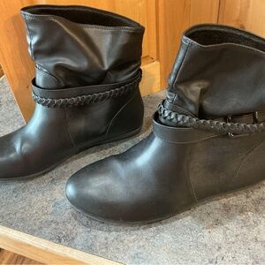 American Eagle by Payless Black Braided Ankle Booties